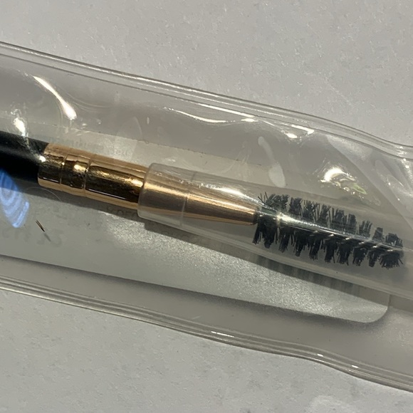 Anastasia Beverly Hills DipBrow Pomade Medium Brown and Brush #12 Bundle - Picture 13 of 16